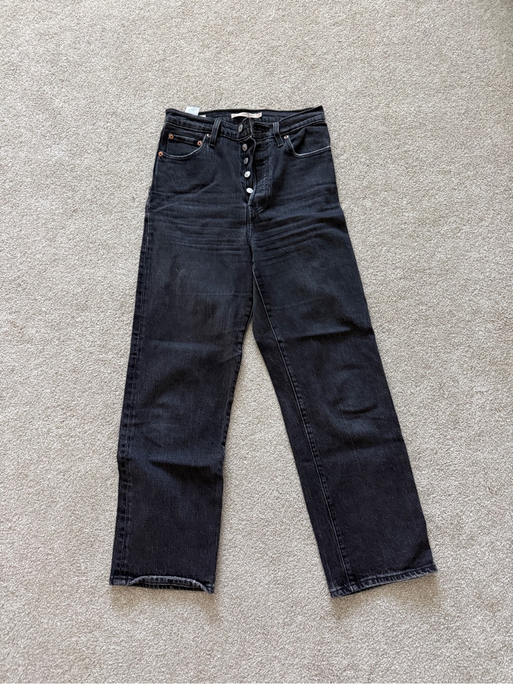 Levi’s Ribcage Straight Ankle Jeans in Black